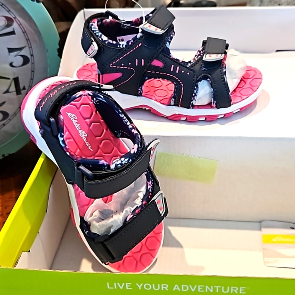 Eddie Bauer sandals 💟